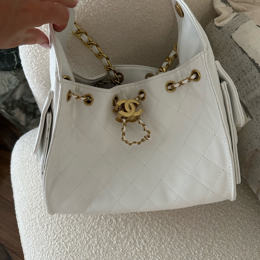 Cc White Quilted Drawstring Shoulder Bag
